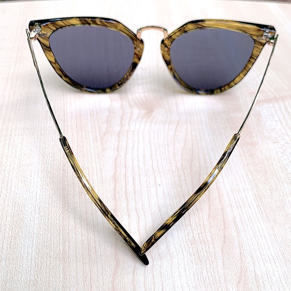 Sold out 💫 ALEXANDER MCQUEEN Luxe Sunglasses Cateye Wood Grain Mirrored lenses - Picture 5 of 11